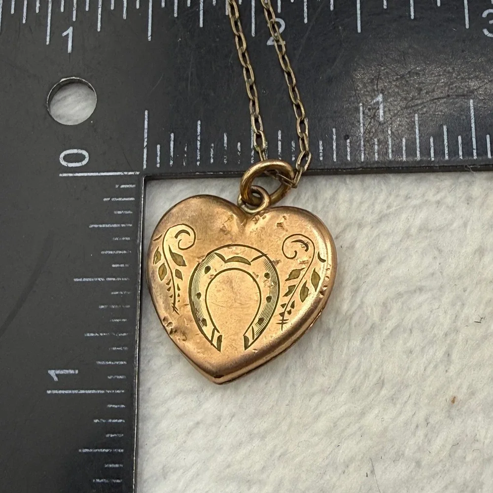 Vintage Heart Locket Necklace Gold Filled Horseshoe Engraved Luck  13in Biting